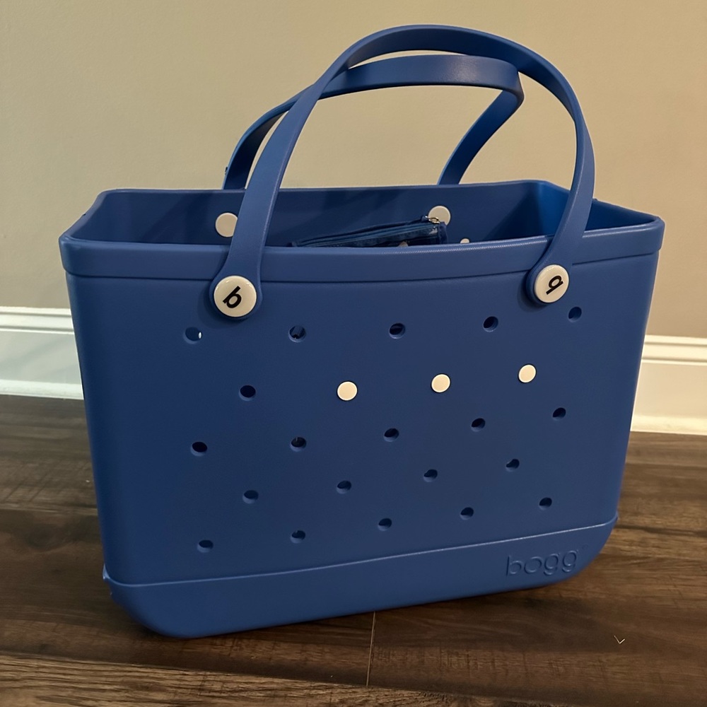 New with tags! Blue Bogg bag
